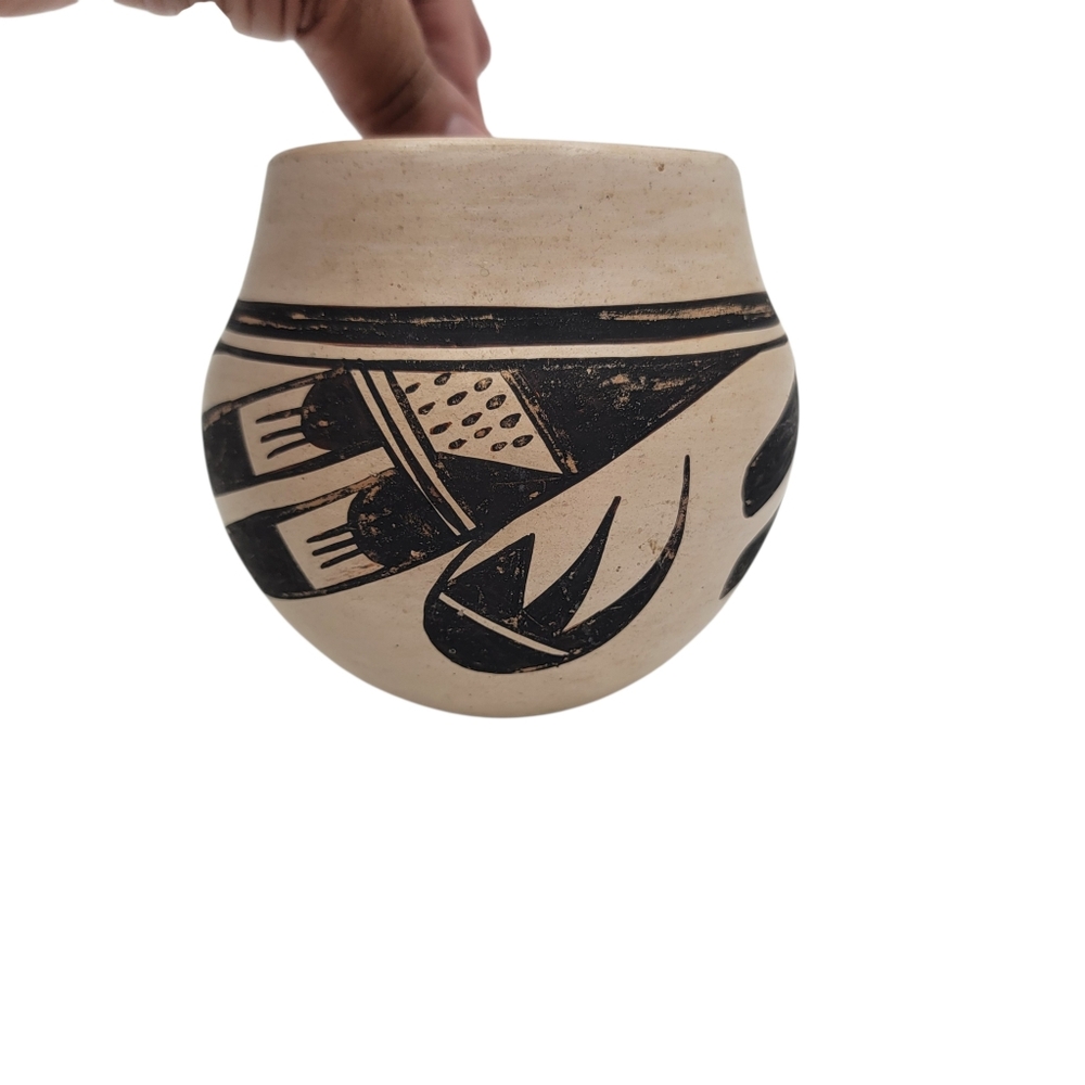 Hopi Pueblo Jar Vase Evelyn Poolheco 1970 Signed Native American Navajo Pottery